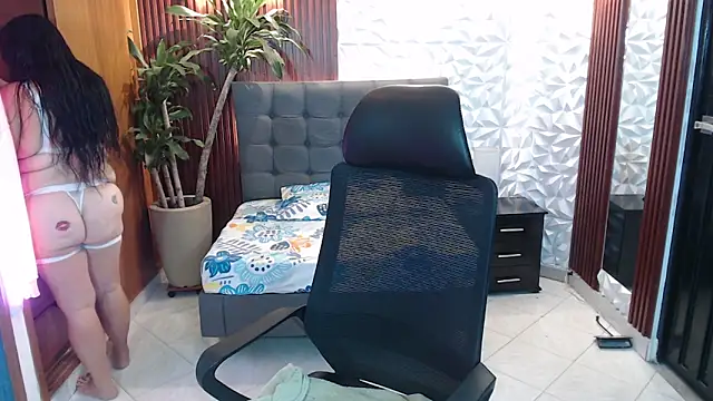 Snapshot of ashleylove_prg chatting on 12.29.24 ashleylove prg online show from 12.29.24