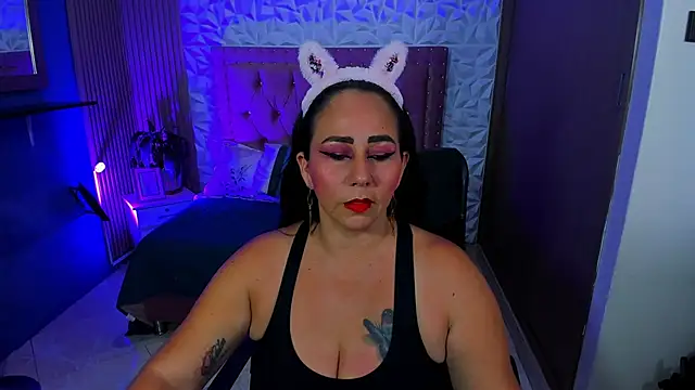 Snapshot of ashleylove_prg chatting on 10.08.25 ashleylove prg online show from 10.08.25