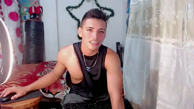 Snapshot of danilo302209 chatting on 12.20.24 danilo302209 online show from 12.20.24