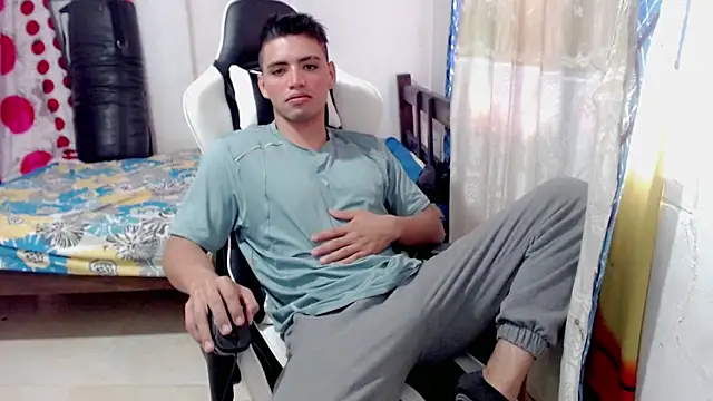 Snapshot of danilo302209 chatting on 01.21.25 danilo302209 online show from 01.21.25