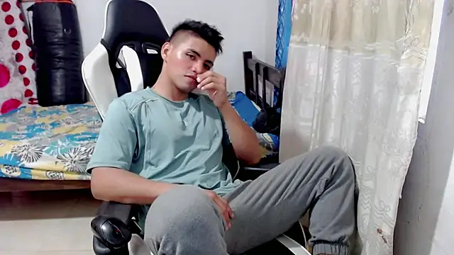 Snapshot of danilo302209 chatting on 01.21.25 danilo302209 online show from 01.21.25