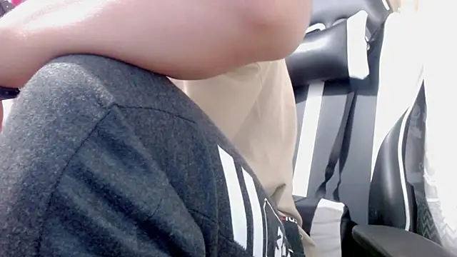 Snapshot of danilo302209 chatting on 01.27.25 danilo302209 online show from 01.27.25