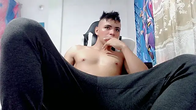 Snapshot of danilo302209 chatting on 02.14.25 danilo302209 online show from 02.14.25