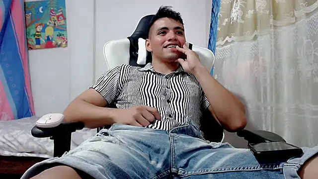 Snapshot of danilo302209 chatting on 02.25.25 danilo302209 online show from 02.25.25