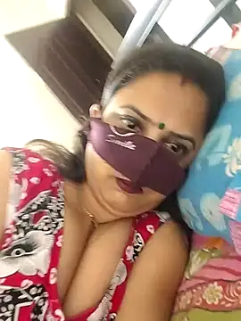 Snapshot of Cute-manisha chatting on 05.25.26 Cute-manisha online show from 05.25.26