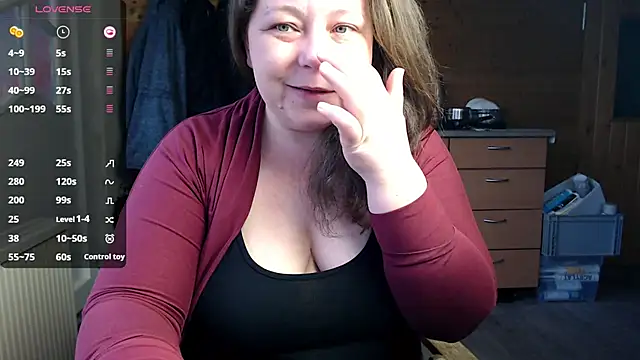 Snapshot of KasiaPrivat chatting on 02.26.25 KasiaPrivat online show from 02.26.25