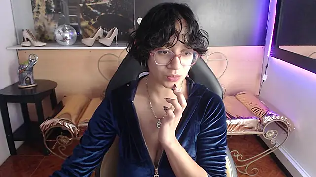 Lili Gomez  online show from 10.25.25