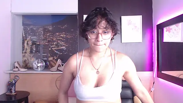 Snapshot of Lili_Gomez_ chatting on 10.29.25 Lili Gomez online show from 10.29.25
