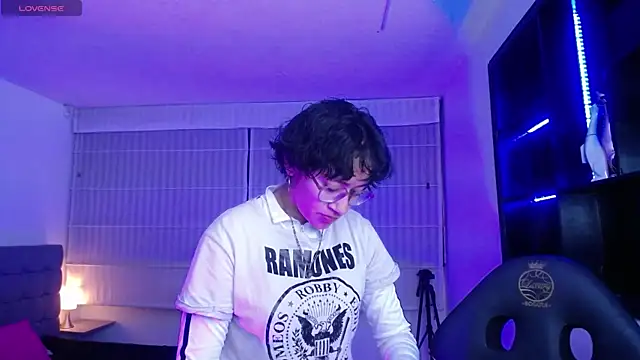 Lili Gomez  online show from 01.12.26