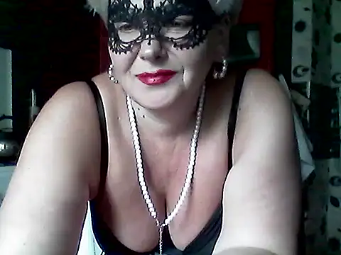 Snapshot of Lisa_Suzie chatting on 06.15.26 Lisa Suzie online show from 06.15.26