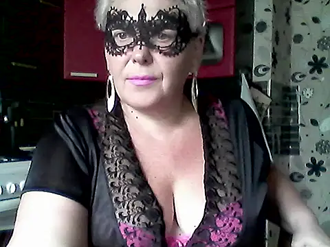 Snapshot of Lisa_Suzie chatting on 06.16.26 Lisa Suzie online show from 06.16.26