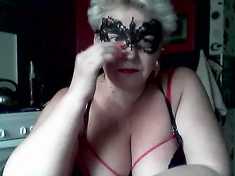 Snapshot of Lisa_Suzie chatting on 06.18.26 Lisa Suzie online show from 06.18.26