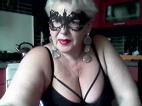 Snapshot of Lisa_Suzie chatting on 06.19.26 Lisa Suzie online show from 06.19.26