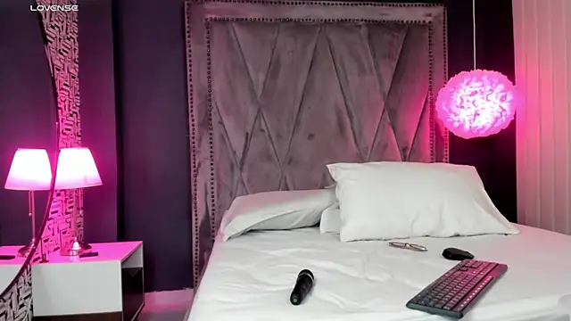 Pamela Johnsonn online show from 11.17.25