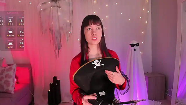 Lia Sweett  online show from 10.31.25