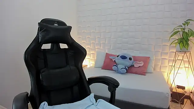 stephanya  online show from 01.12.25