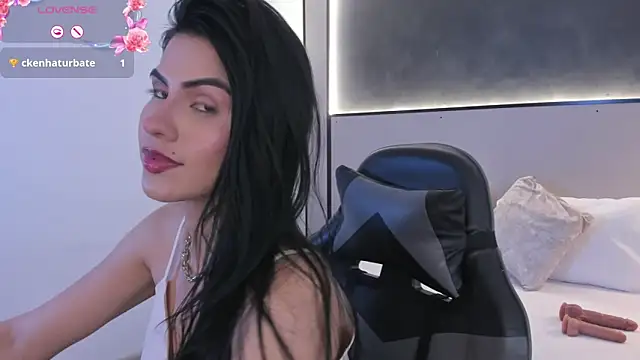 stephanya  online show from 04.17.26