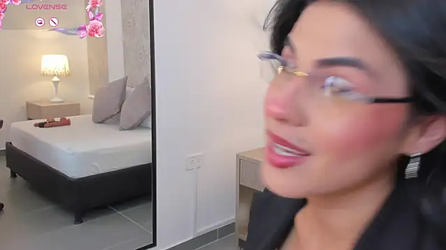 stephanya  online show from 05.15.26
