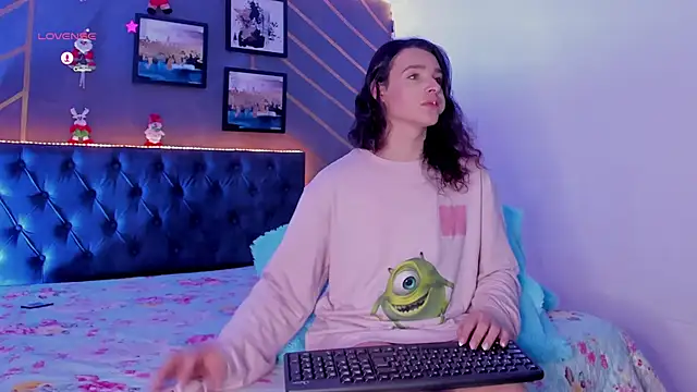 Snapshot of elafranco_ chatting on 12.15.24 elafranco online show from 12.15.24