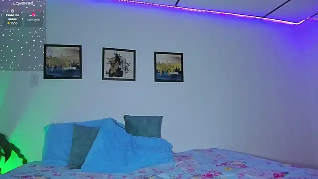 Snapshot of elafranco_ chatting on 11.20.25 elafranco online show from 11.20.25