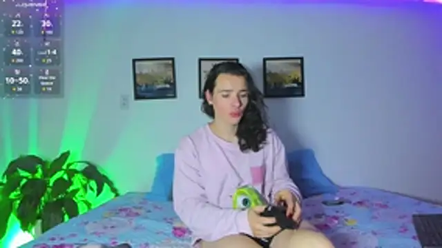 Snapshot of elafranco_ chatting on 11.21.25 elafranco online show from 11.21.25