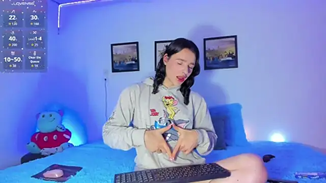 Snapshot of elafranco_ chatting on 12.18.25 elafranco online show from 12.18.25