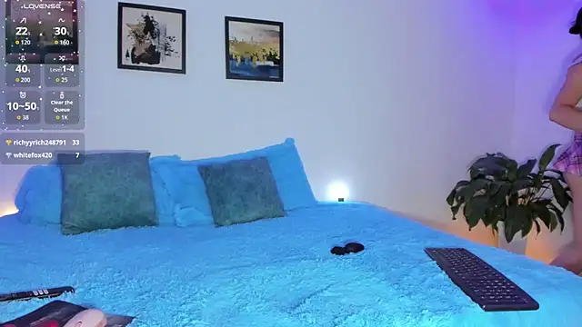 Snapshot of elafranco_ chatting on 12.20.25 elafranco online show from 12.20.25