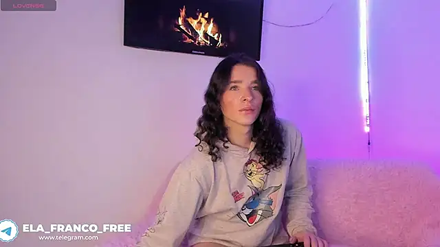 Snapshot of elafranco_ chatting on 02.14.26 elafranco online show from 02.14.26