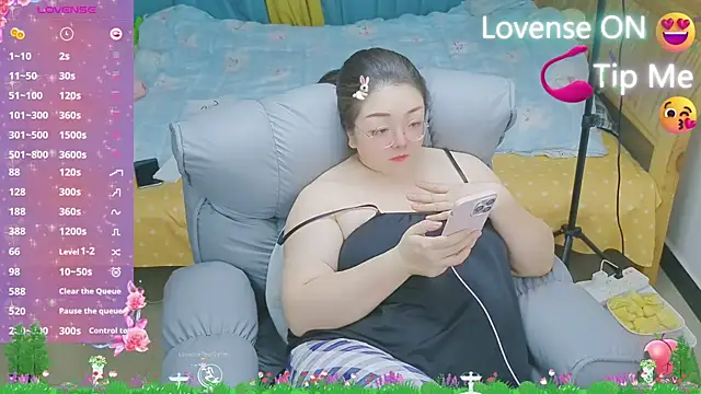 Snapshot of Weiwei5200 chatting on 02.20.25 Weiwei5200 online show from 02.20.25