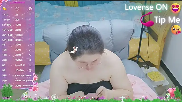 Snapshot of Weiwei5200 chatting on 02.20.25 Weiwei5200 online show from 02.20.25