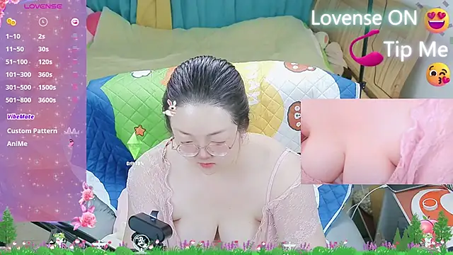 Snapshot of Weiwei5200 chatting on 02.28.25 Weiwei5200 online show from 02.28.25
