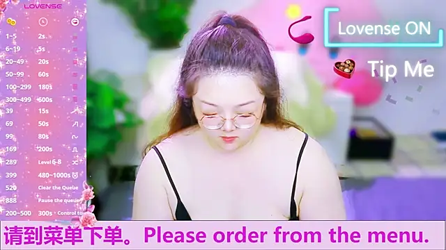 Snapshot of Weiwei5200 chatting on 10.01.25 Weiwei5200 online show from 10.01.25