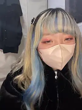 Snapshot of YUNA-yuna chatting on 12.27.24 YUNA-yuna online show from 12.27.24