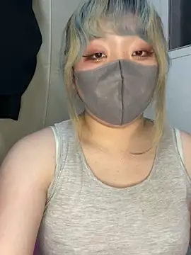 Snapshot of YUNA-yuna chatting on 12.29.24 YUNA-yuna online show from 12.29.24