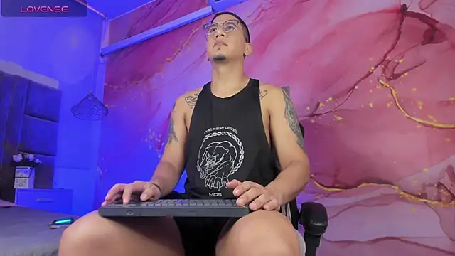 JoshMillerr  online show from 04.11.26