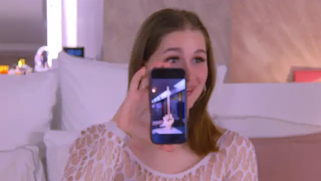 EllieHayes online show from 03.12.25