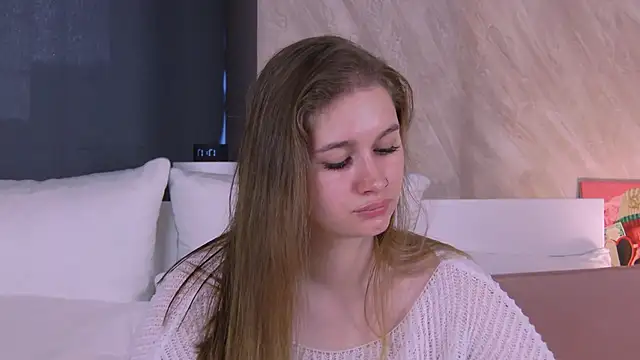 EllieHayes online show from 09.08.25