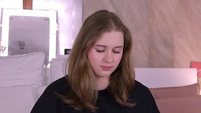 EllieHayes online show from 10.17.25