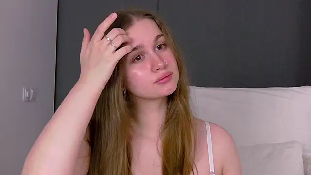 Snapshot of EllieHayes chatting on 06.11.26 EllieHayes online show from 06.11.26