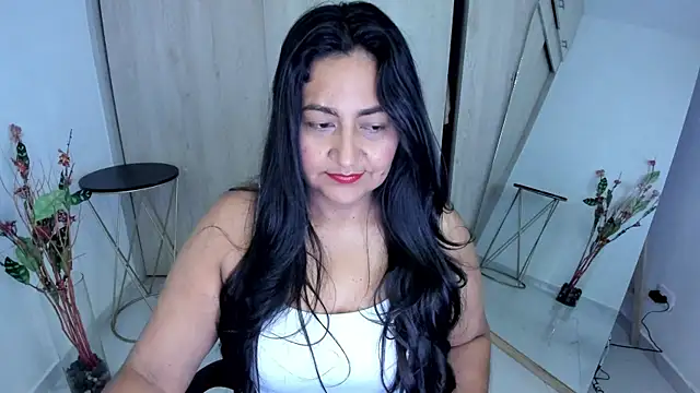Snapshot of Adele_Sweett chatting on 05.28.26 Adele Sweett online show from 05.28.26