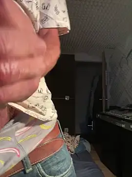 Snapshot of zenzero87 chatting on 05.23.26 zenzero87 online show from 05.23.26