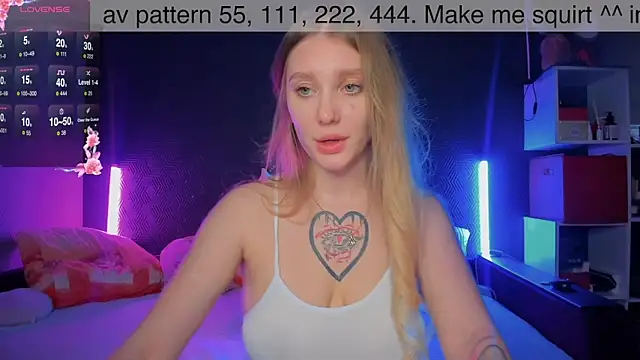 Snapshot of AliceMilman chatting on 03.08.25 AliceMilman online show from 03.08.25