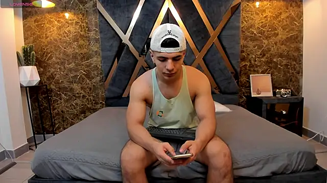 Flynn Riider online show from 02.13.25