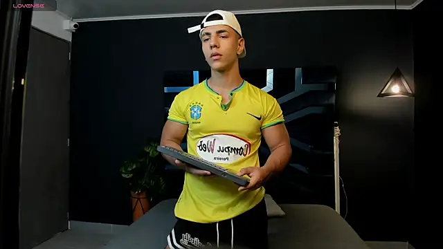 Flynn Riider online show from 03.11.25