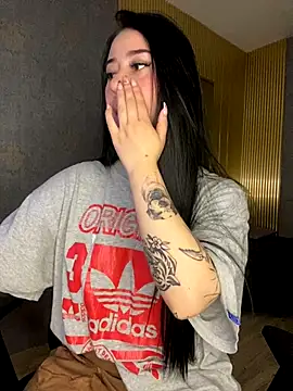 Snapshot of Zoee_t chatting on 11.24.25 Zoee t online show from 11.24.25