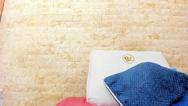 mia roldan  online show from 12.02.25