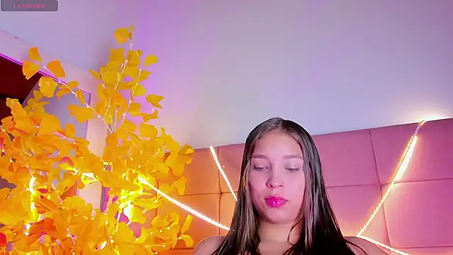 Snapshot of HaleyAmaya chatting on 04.18.26 HaleyAmaya online show from 04.18.26