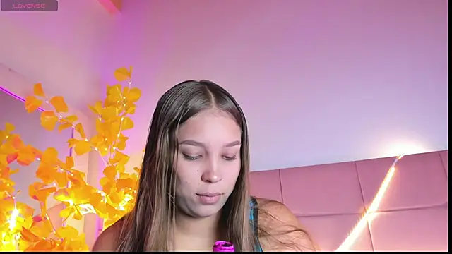 Snapshot of HaleyAmaya chatting on 04.20.26 HaleyAmaya online show from 04.20.26