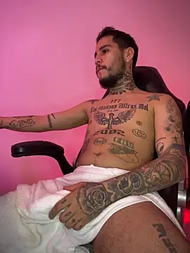 Snapshot of Junihn0 chatting on 11.17.25 Junihn0 online show from 11.17.25