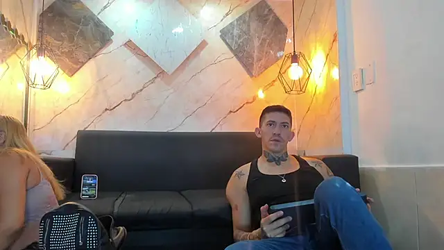 Snapshot of Duodreamhot chatting on 06.19.26 Duodreamhot online show from 06.19.26
